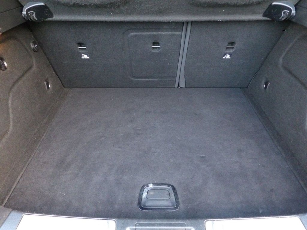 Used Infiniti Q30 2016 for sale - 76900968: Photo 23