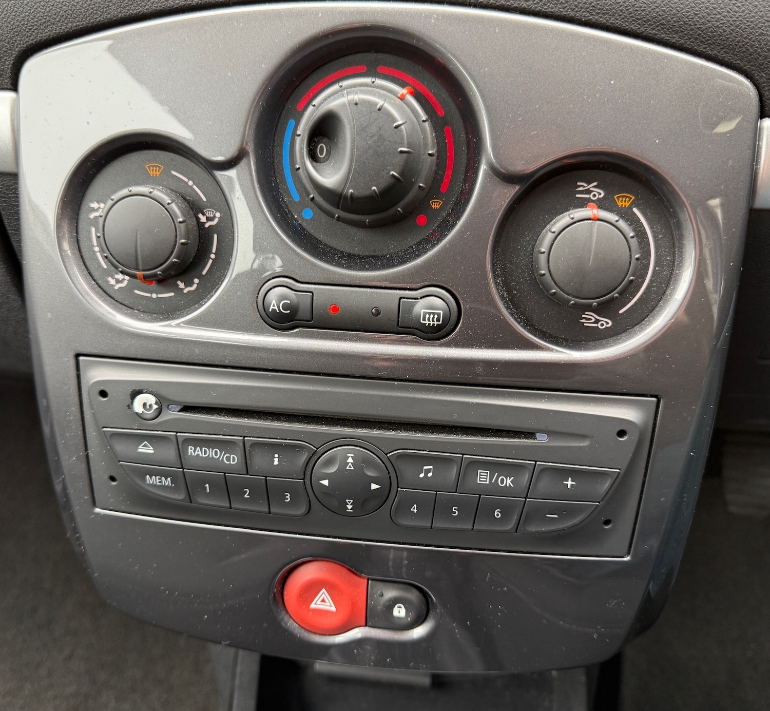 Used Renault Clio 2011 for sale - 77791561: Photo 10