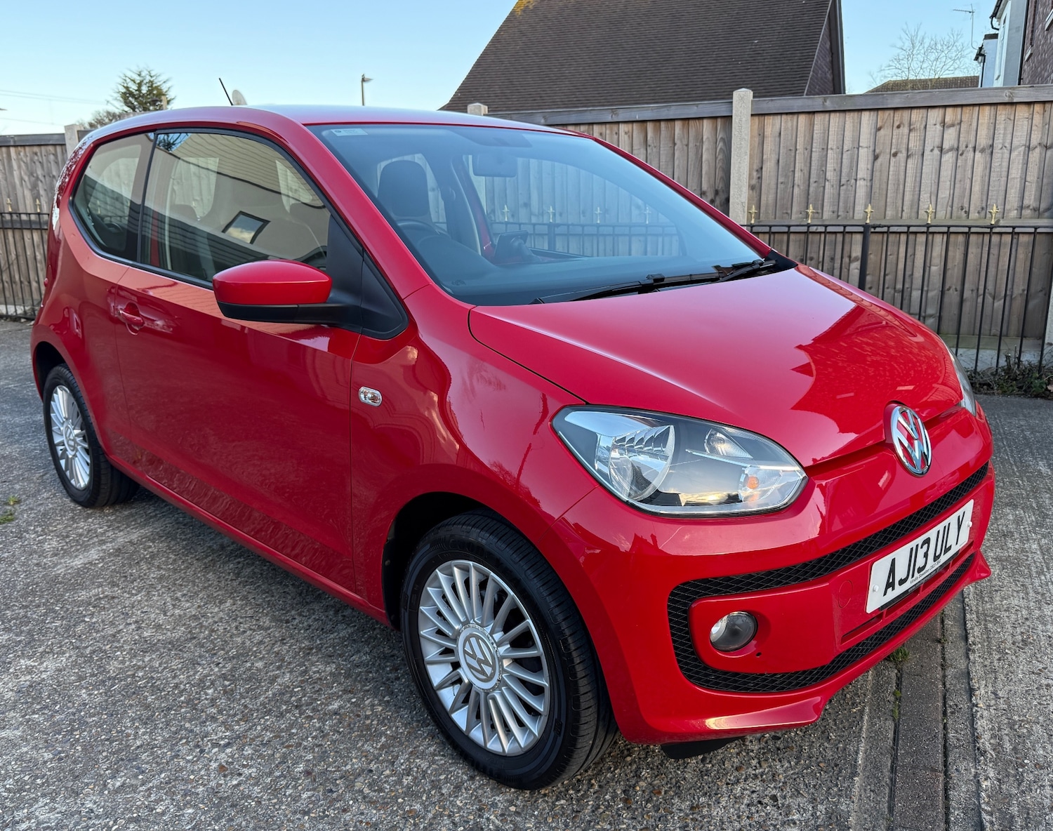 Used Volkswagen up! 2013 for sale - 77140570: Photo 1