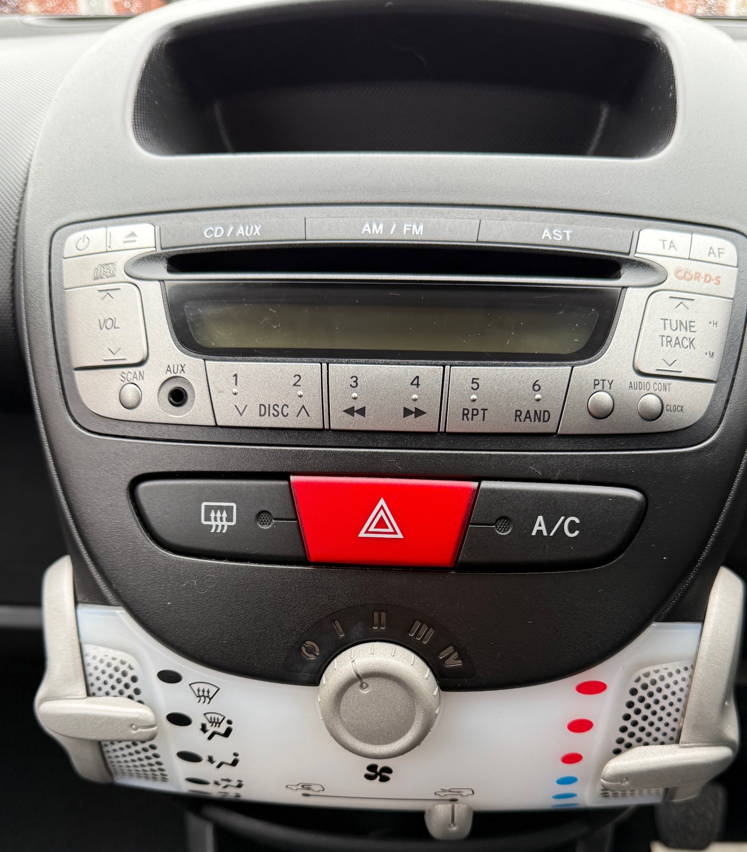 Used Peugeot 107 2014 for sale - 77149215: Photo 11