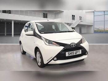 2015 - 1.0 VVT-i x-pression 5-Door