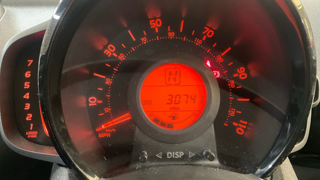 Used Toyota AYGO 2015 for sale - 76113985: Photo 10