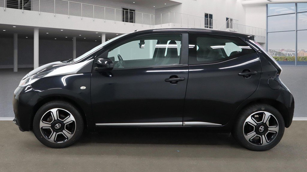 Used Toyota AYGO 2015 for sale - 76113985: Photo 6
