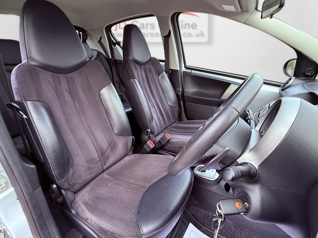 Used Toyota AYGO 2012 for sale - 77635362: Photo 17