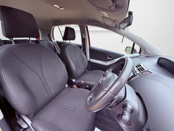 Used Toyota Yaris 2011 for sale - 76316383: Photo 19