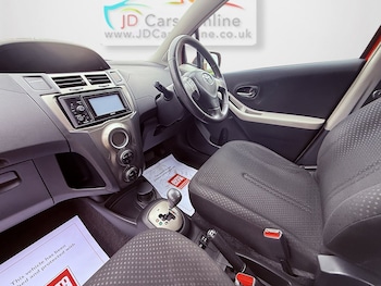 Used Toyota Yaris 2011 for sale - 76316383: Photo 2