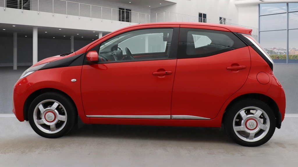Used Toyota AYGO 2015 for sale - 76316392: Photo 6