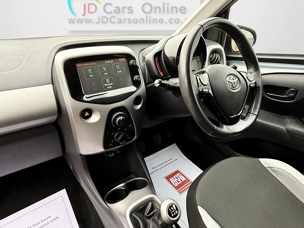 Used Toyota AYGO 2014 for sale - 77968758: Photo 2