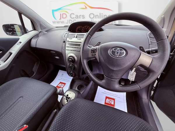Used Toyota Yaris 2010 for sale - 74961195: Photo 22