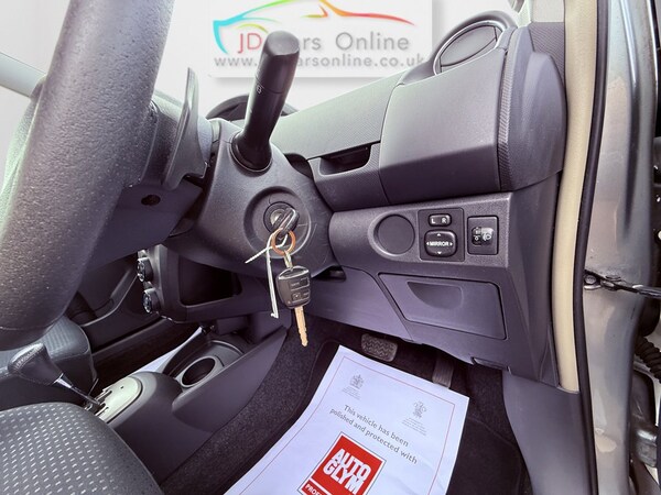 Used Toyota Yaris 2010 for sale - 74961195: Photo 33