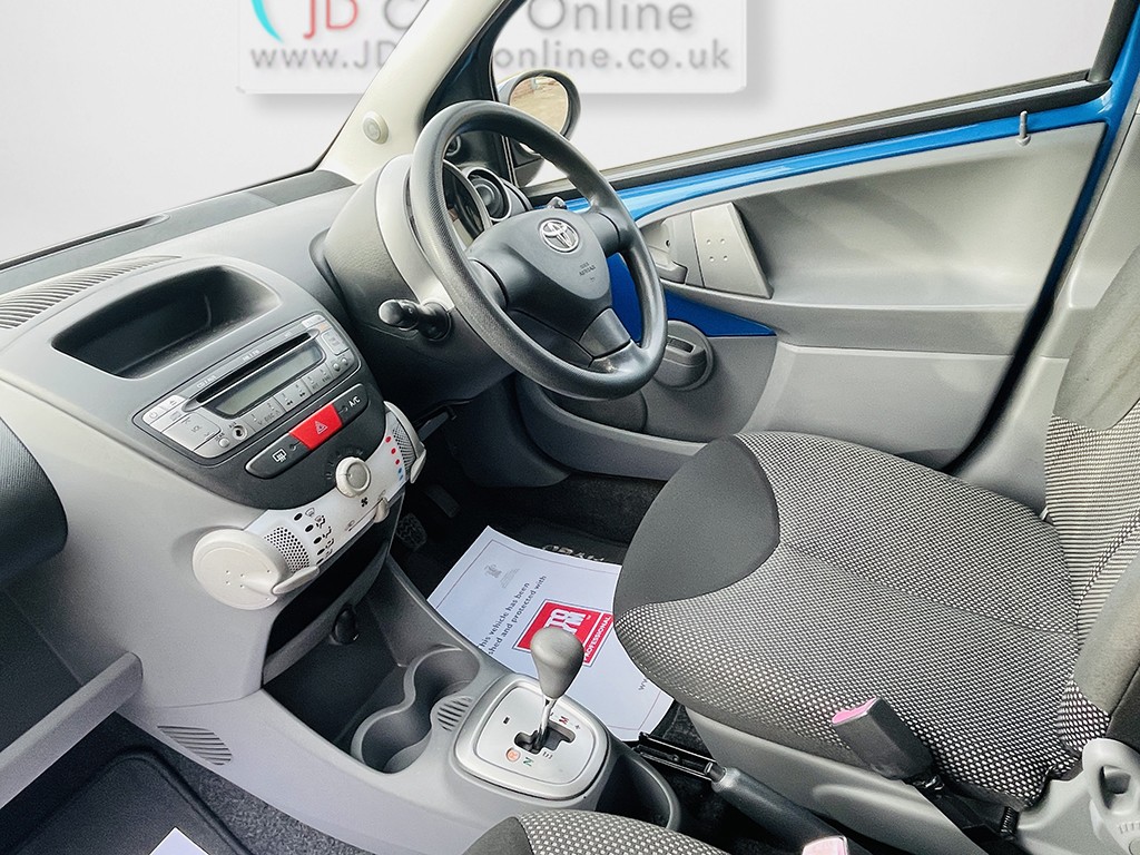 Used Toyota AYGO 2010 for sale - 76588446: Photo 2