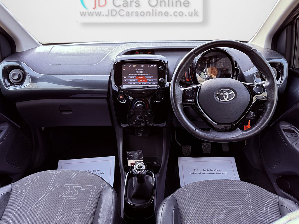 Used Toyota AYGO 2015 for sale - 76439897: Photo 2