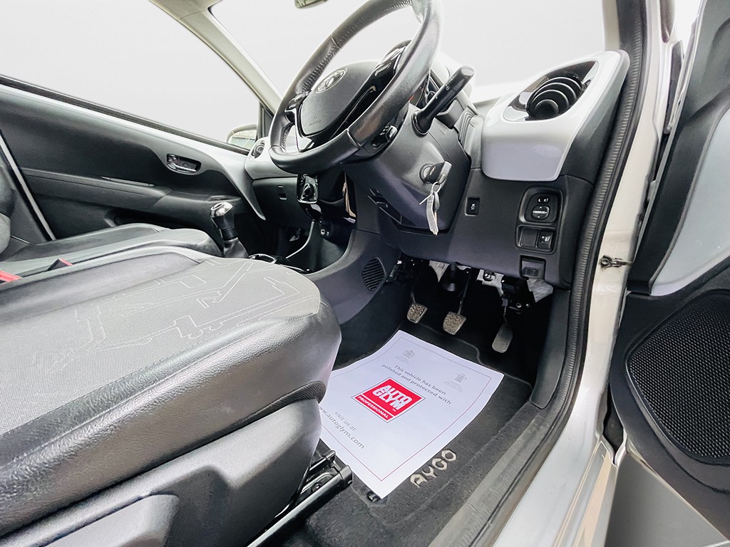 Used Toyota AYGO 2015 for sale - 77220512: Photo 11