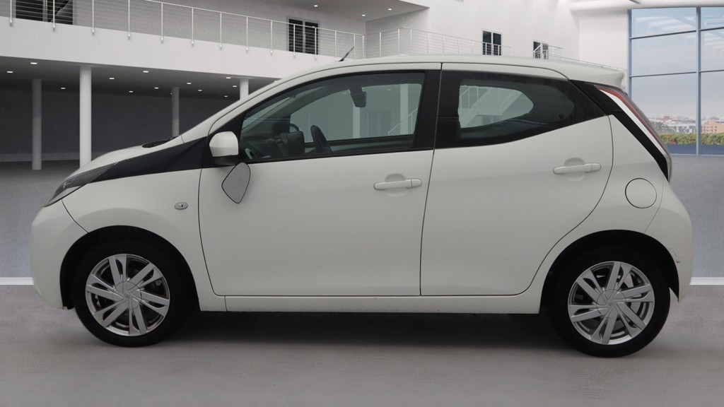 Used Toyota AYGO 2015 for sale - 77220512: Photo 7