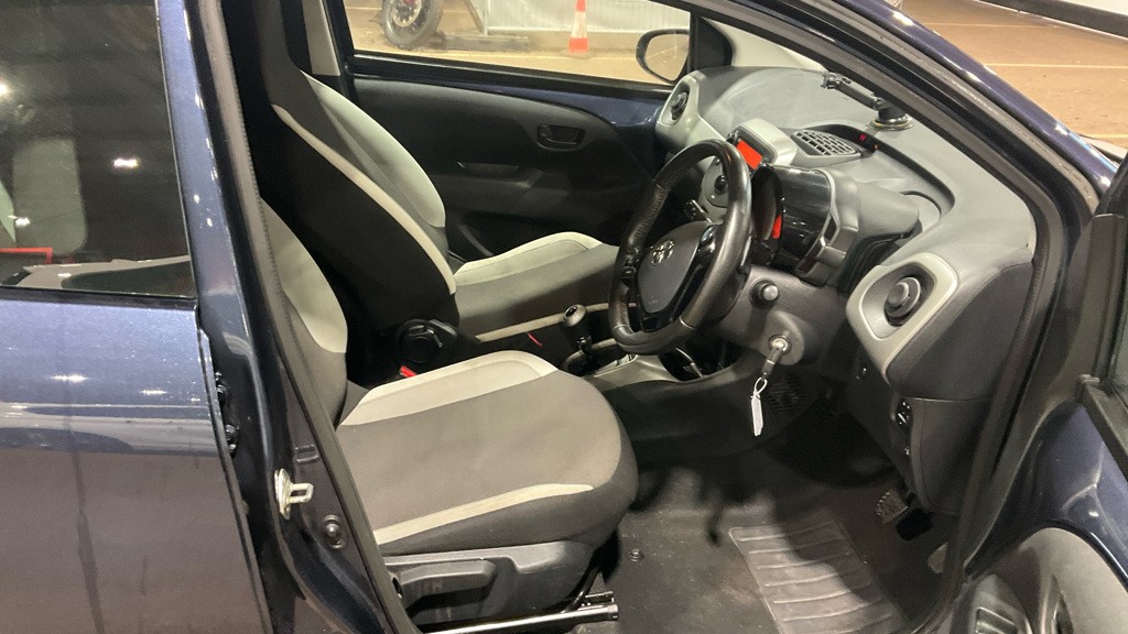 Used Toyota AYGO 2015 for sale - 77649535: Photo 9