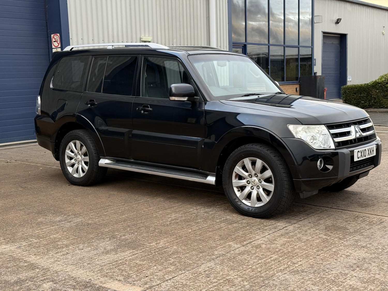 Used Mitsubishi Shogun 2010 for sale - 76255518: Photo 2