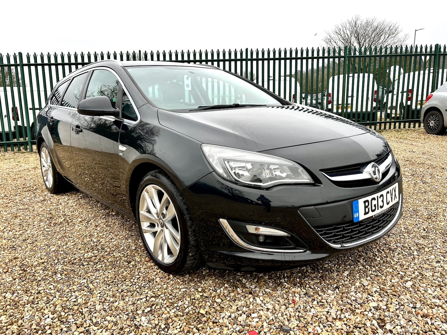 Used Vauxhall Astra 2013 for sale - 77506045: Photo 2