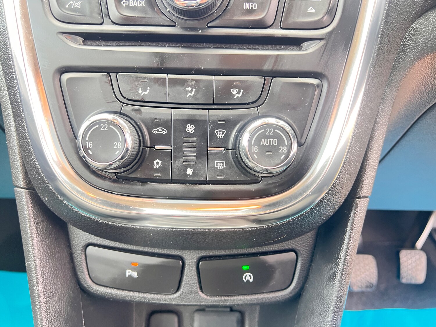 Used Vauxhall Mokka 2010 for sale - 77650452: Photo 23