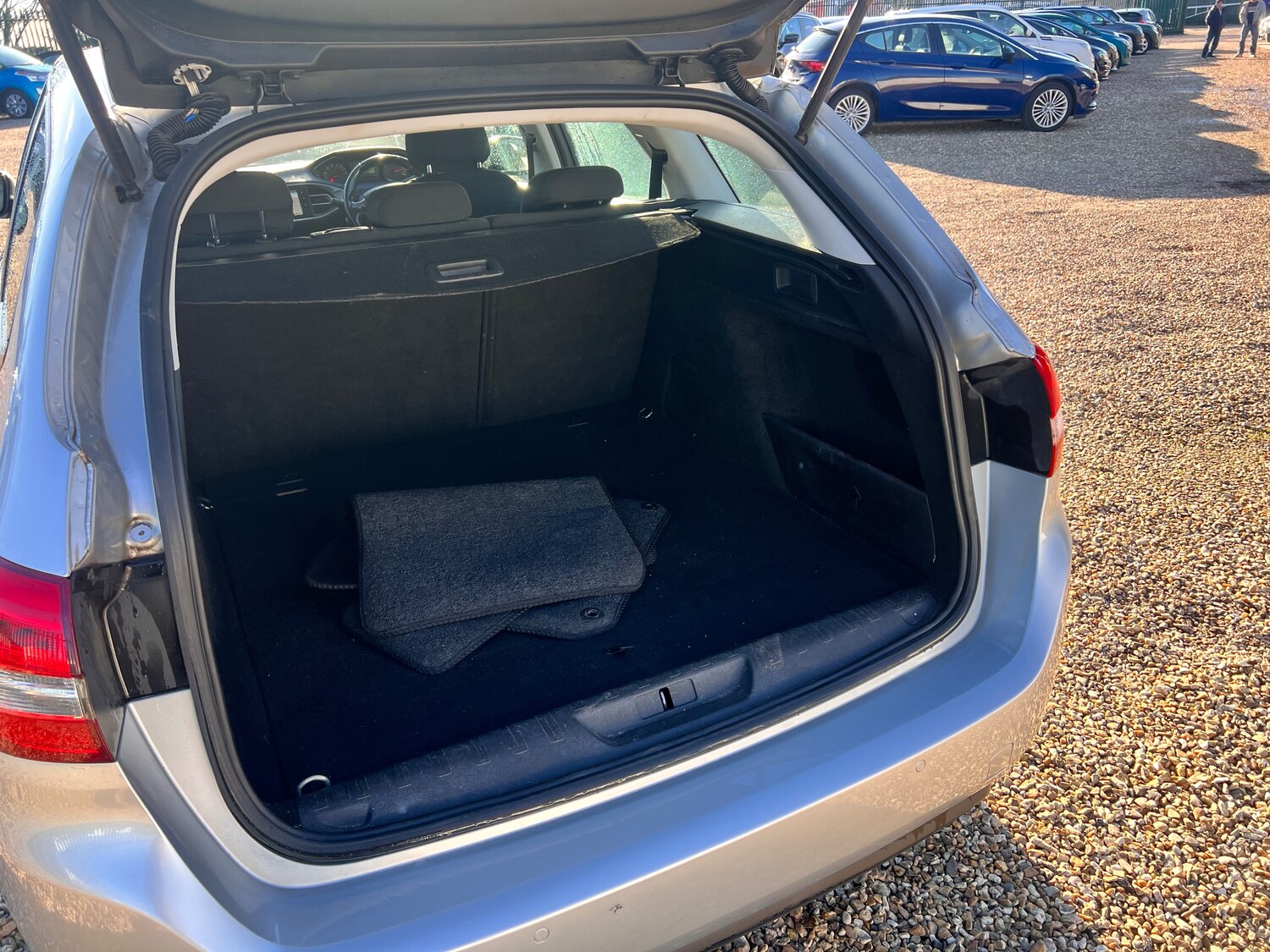 Used Peugeot 308 2016 for sale - 76697852: Photo 26