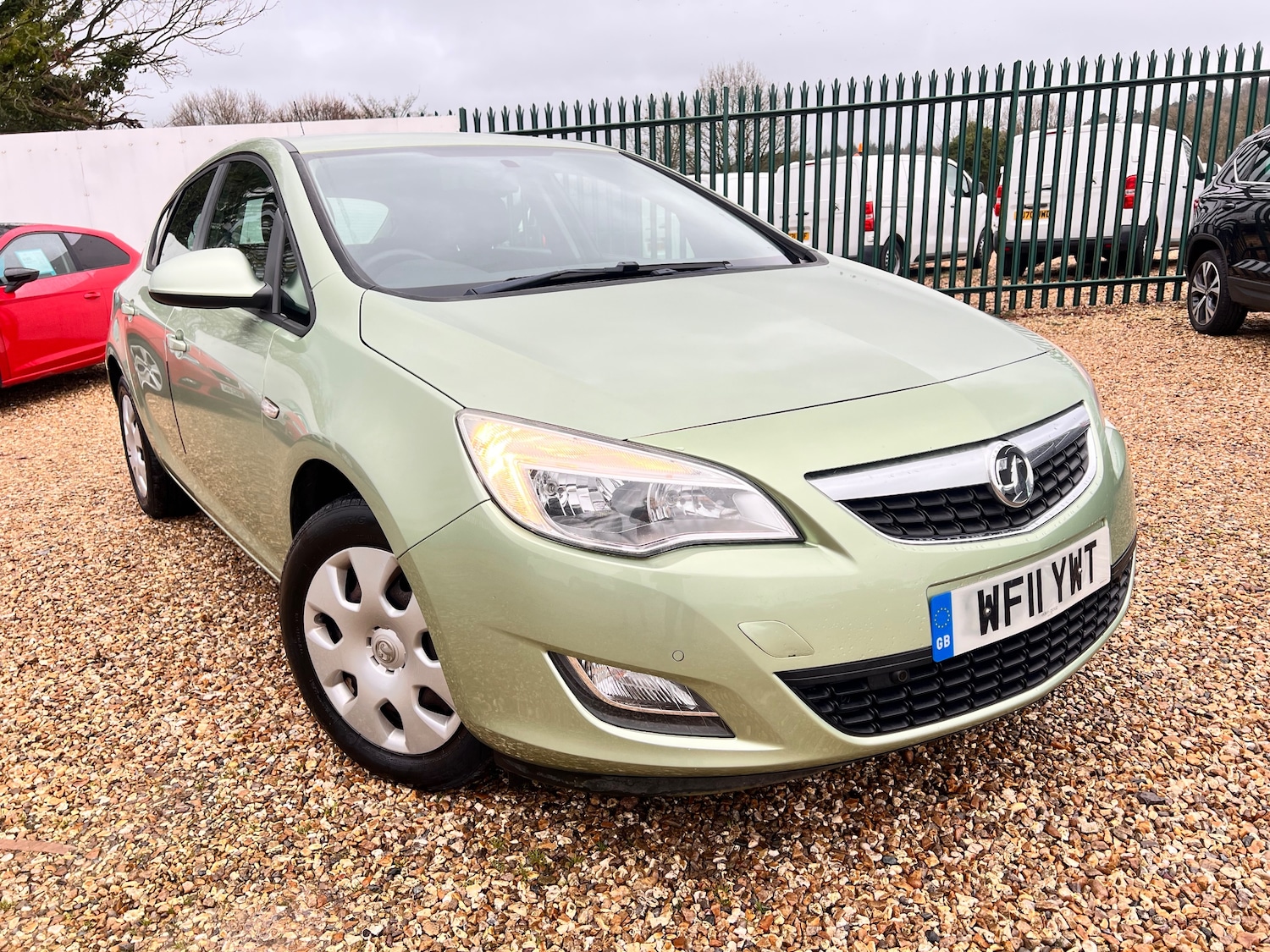 Used Vauxhall Astra 2011 for sale - 76762518: Photo 2