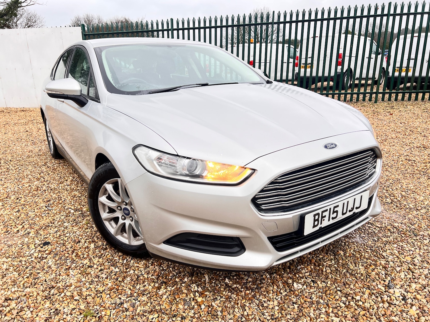 Used Ford Mondeo 2015 for sale - 76949838: Photo 2