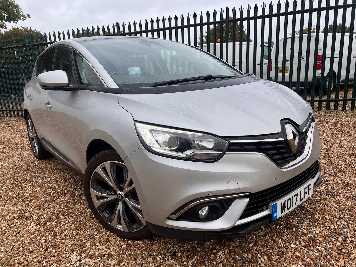 Used Renault Scenic 2017 for sale - 76404844: Photo 2