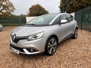 Used Renault Scenic 2017 for sale - 76404844: Photo