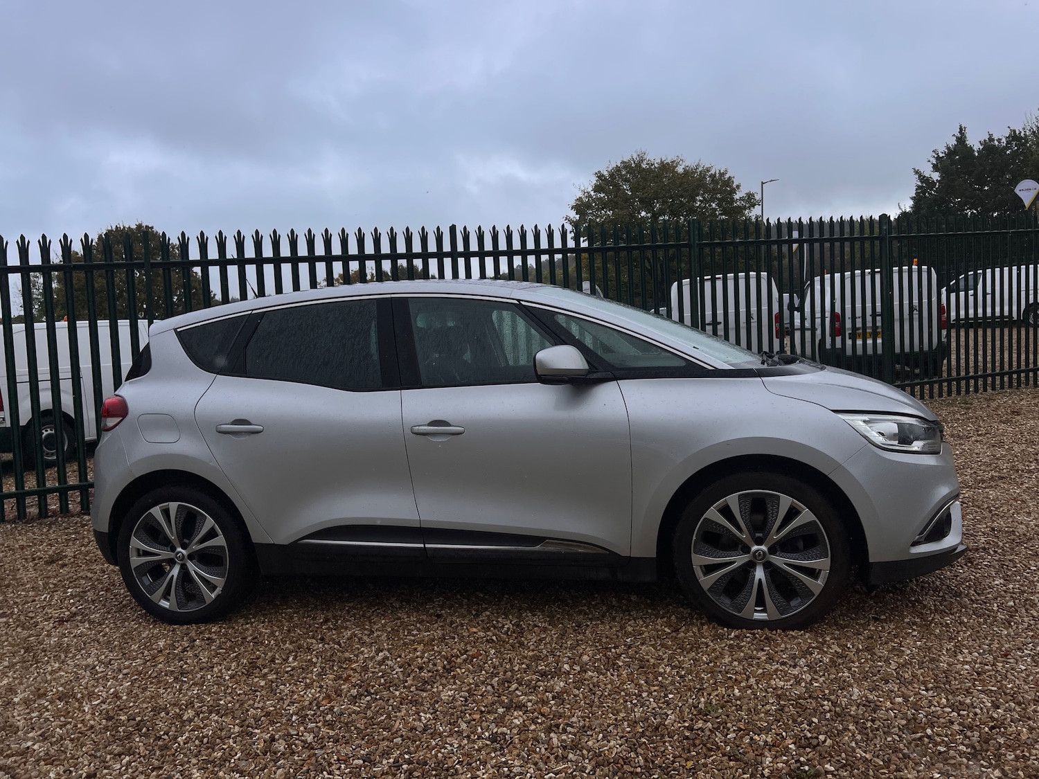 Used Renault Scenic 2017 for sale - 76404844: Photo 9