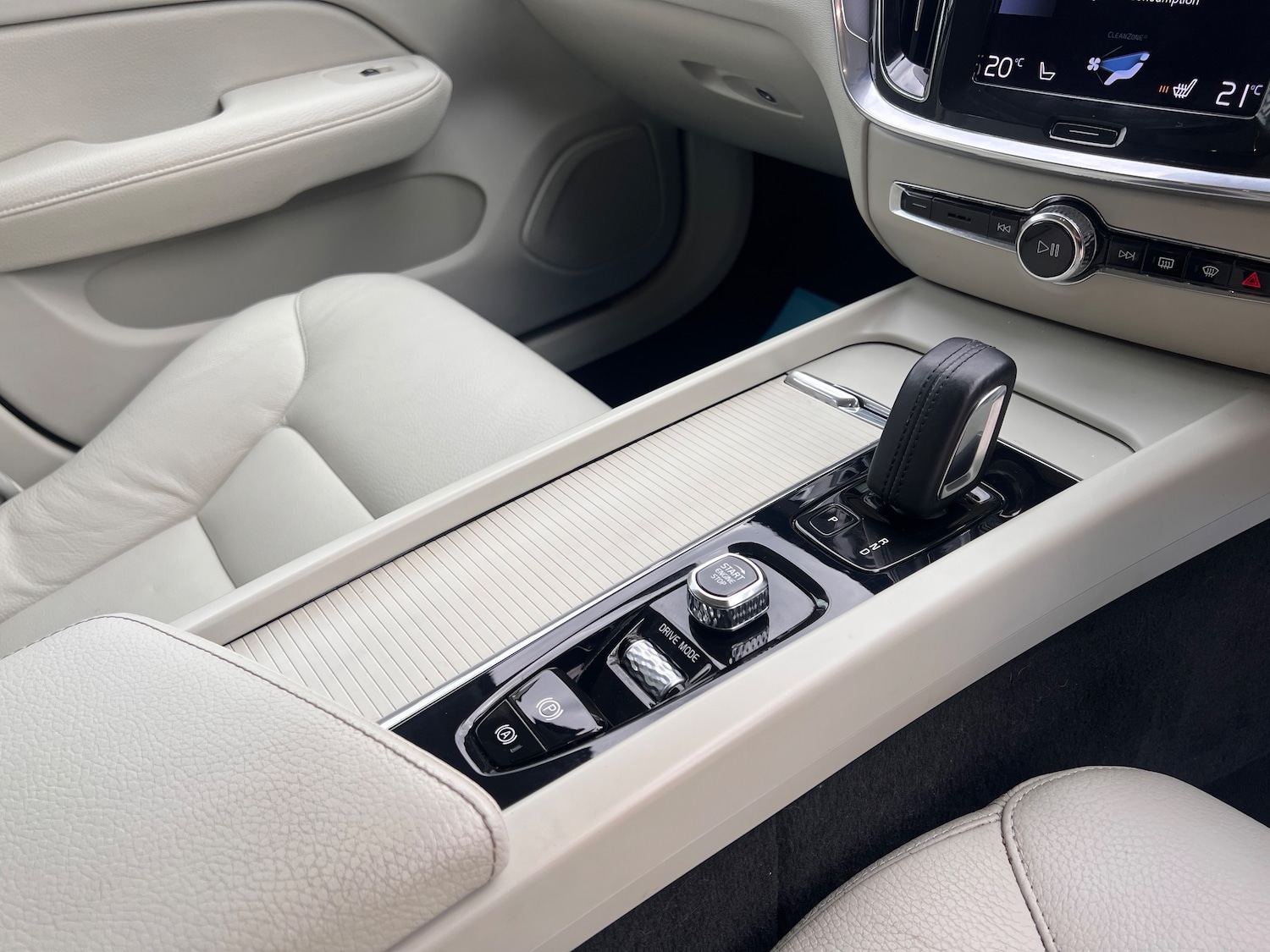 Used Volvo V60 2020 for sale - 76404860: Photo 21