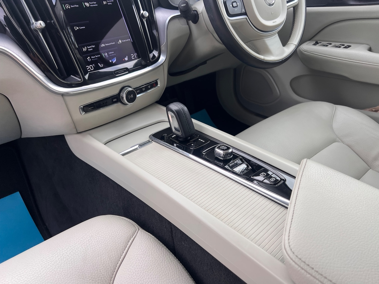 Used Volvo V60 2020 for sale - 76404860: Photo 30