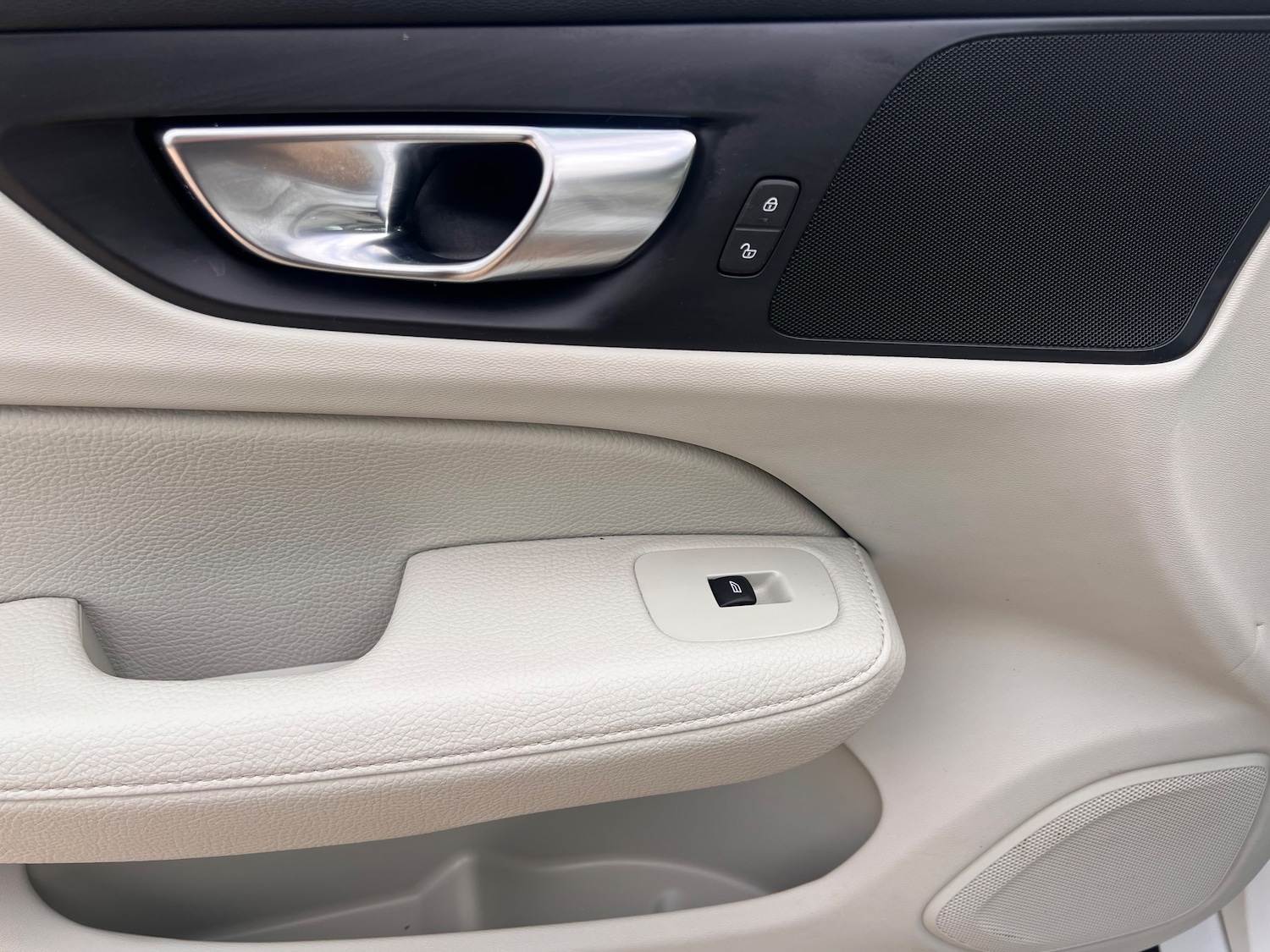 Used Volvo V60 2020 for sale - 76404860: Photo 34