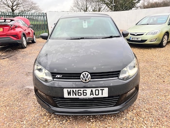Used Volkswagen Polo 2016 for sale - 76896431: Photo