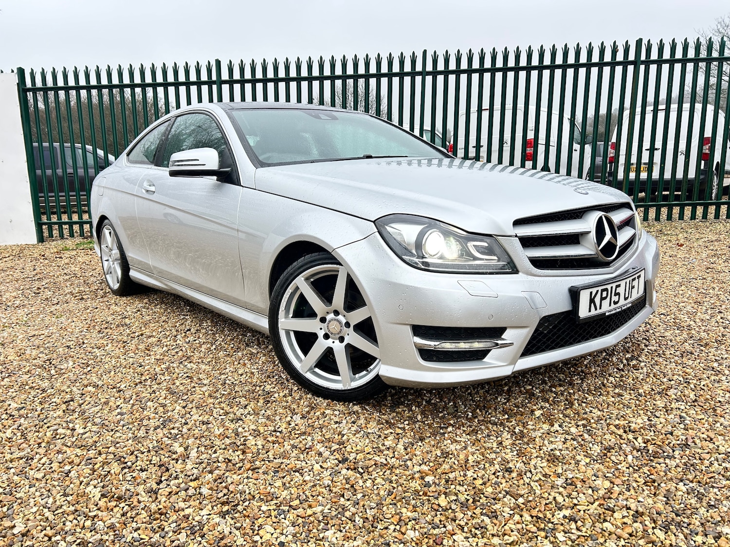 Used Mercedes-Benz C Class 2015 for sale - 76972974: Photo 2