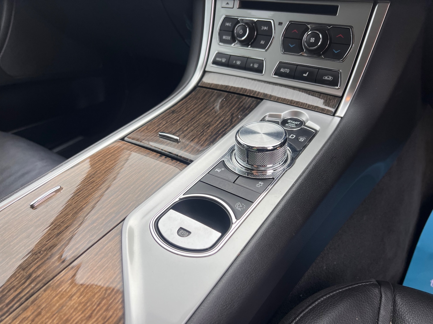 Used Jaguar XF 2015 for sale - 76490917: Photo 17