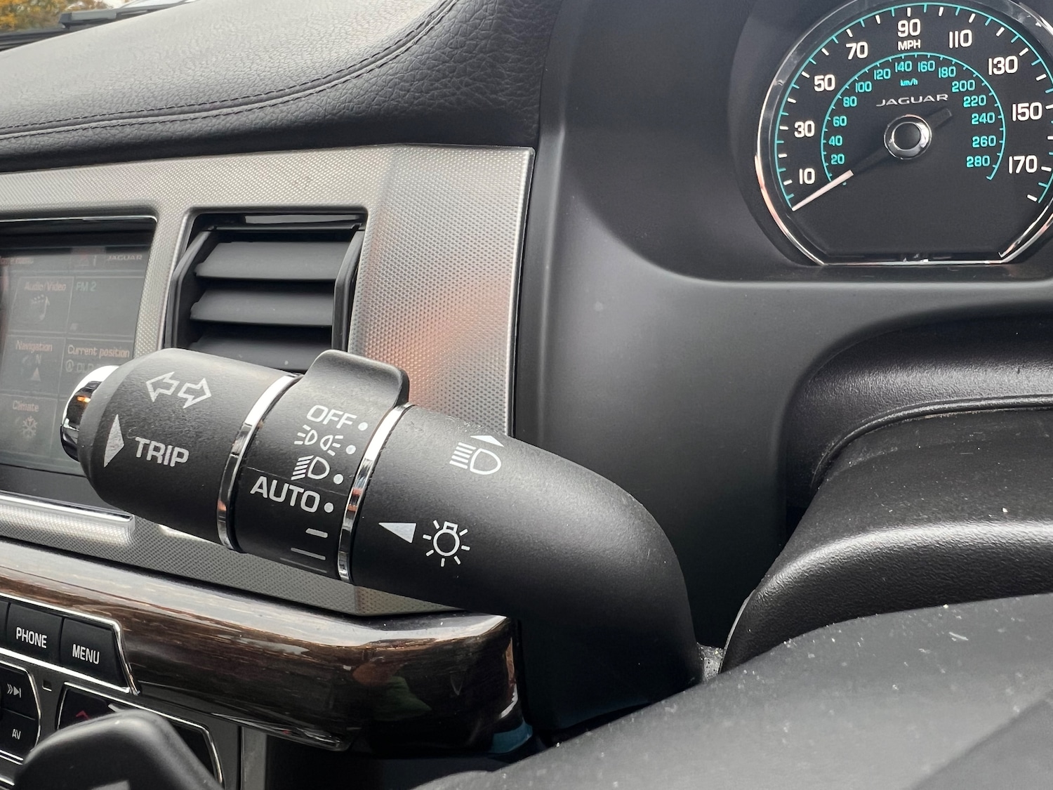 Used Jaguar XF 2015 for sale - 76490917: Photo 24