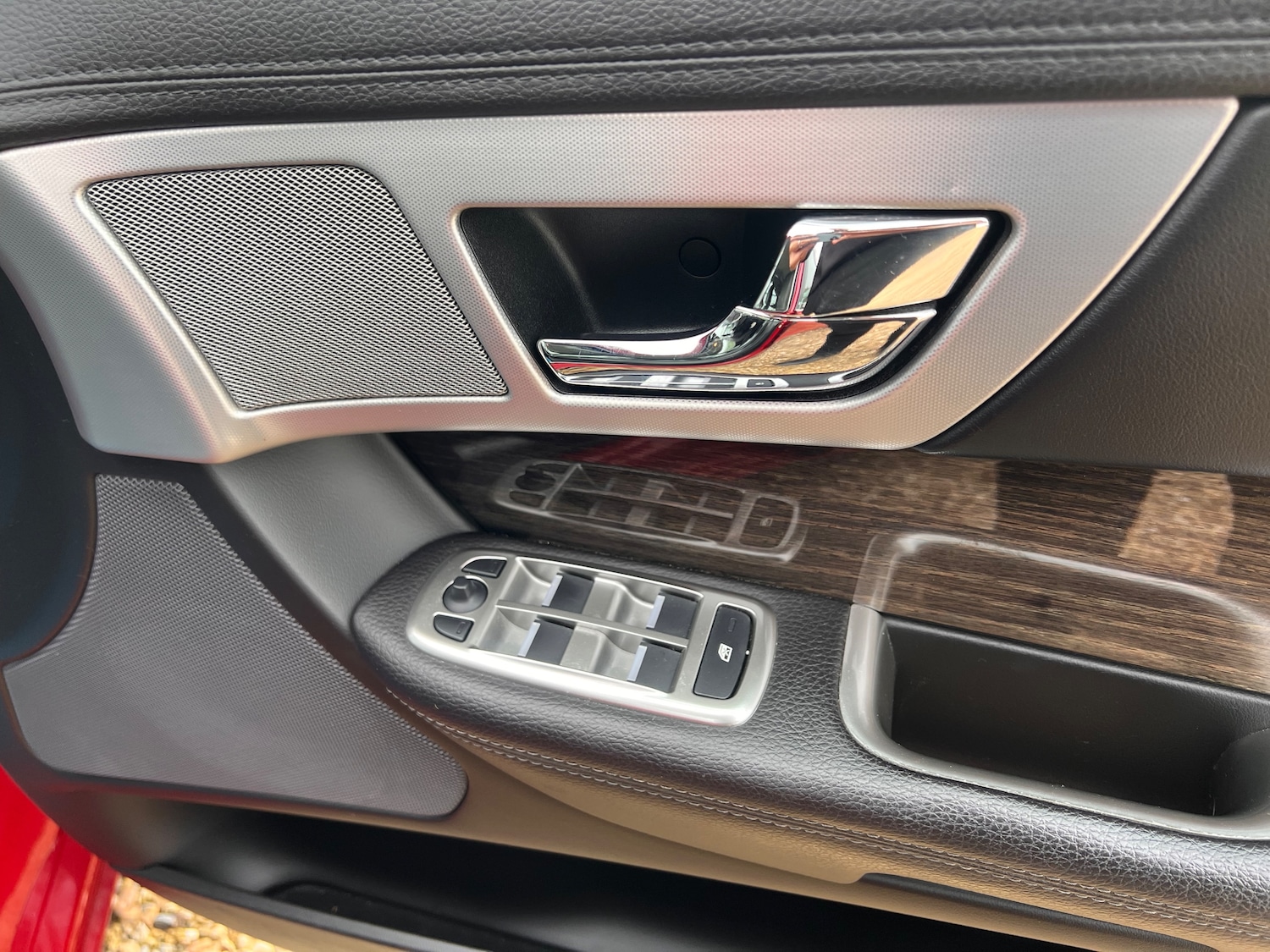 Used Jaguar XF 2015 for sale - 76490917: Photo 25