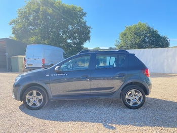 Used Dacia Sandero Stepway 2017 for sale - 79405255: Photo
