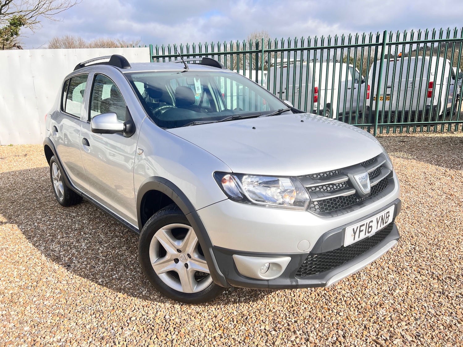 Used Dacia Sandero Stepway 2016 for sale - 77654119: Photo 2