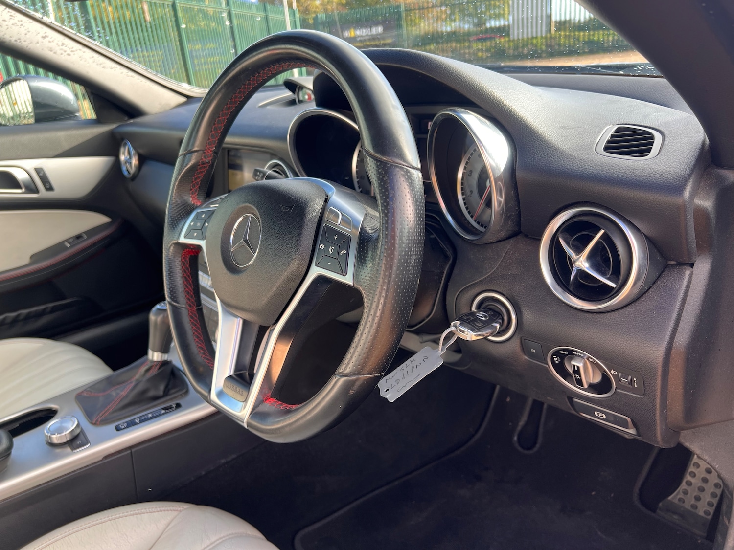 Used Mercedes-Benz SLK 2011 for sale - 76404871: Photo 14