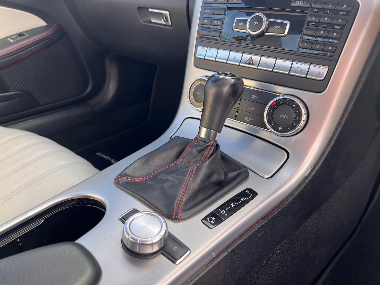 Used Mercedes-Benz SLK 2011 for sale - 76404871: Photo 24