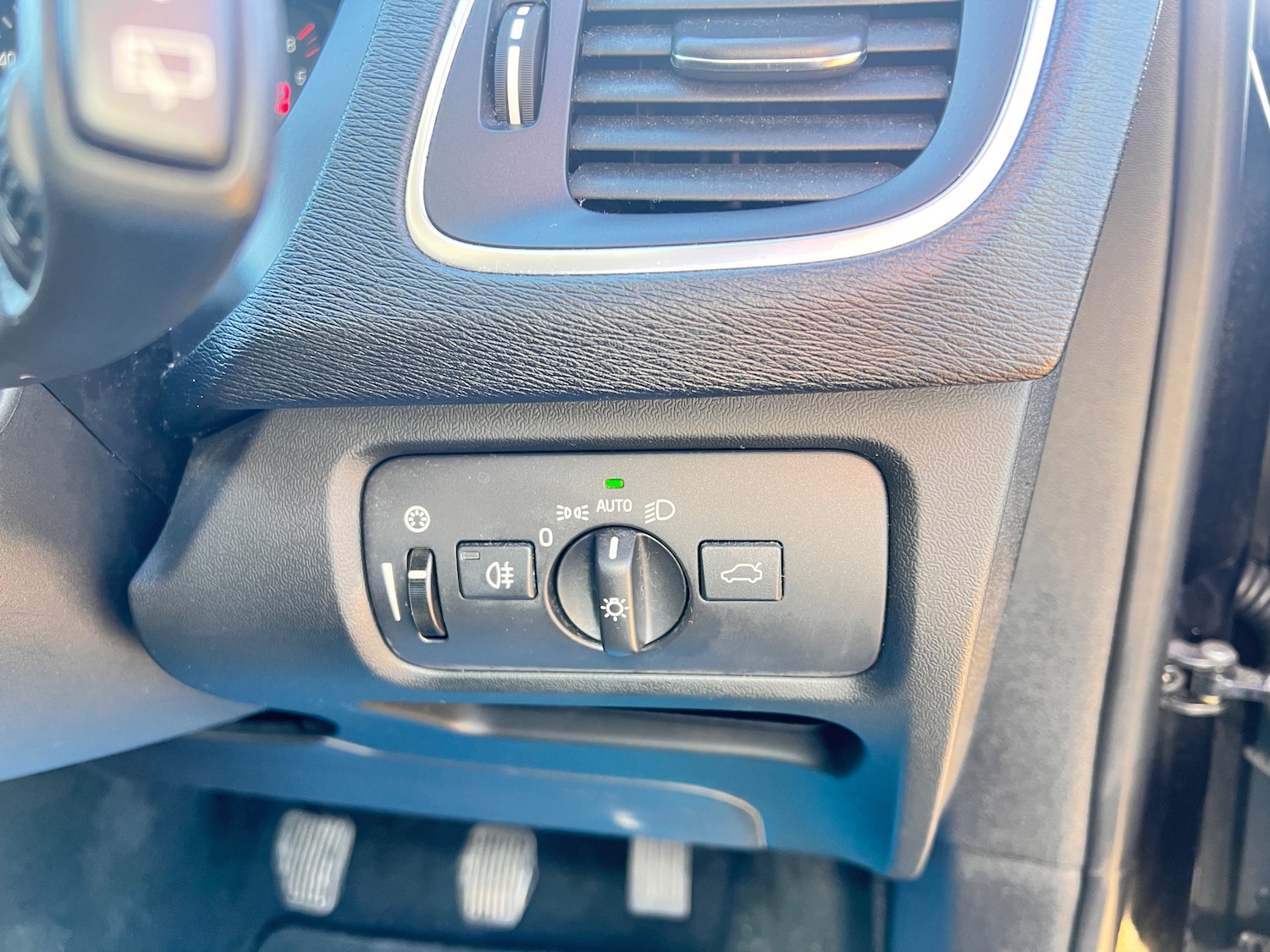 Used Volvo V40 2018 for sale - 77072165: Photo 18