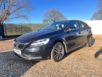 Used Volvo V40 2018 for sale - 77072165: Photo