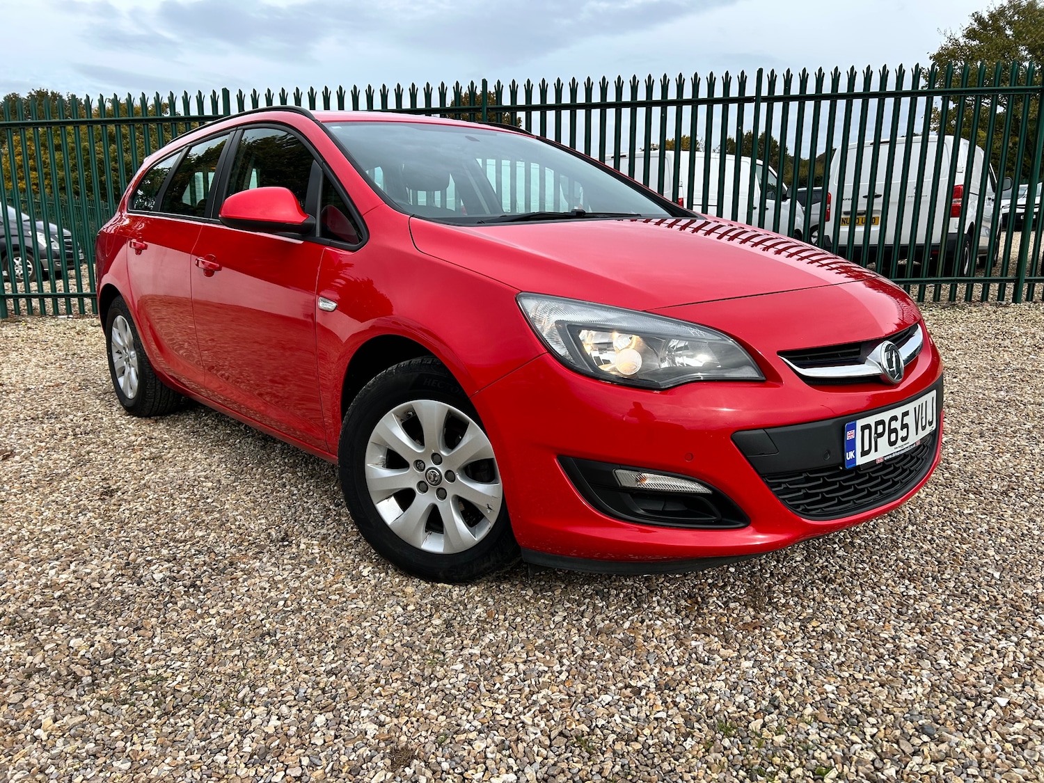 Used Vauxhall Astra 2015 for sale - 76404877: Photo 2