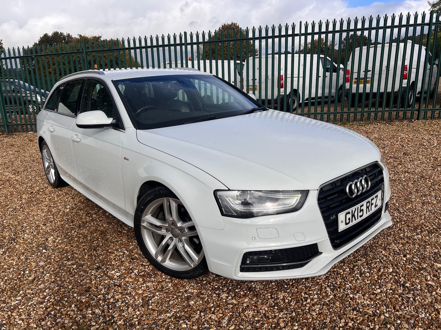 Used Audi A4 2015 for sale - 76404873: Photo 2