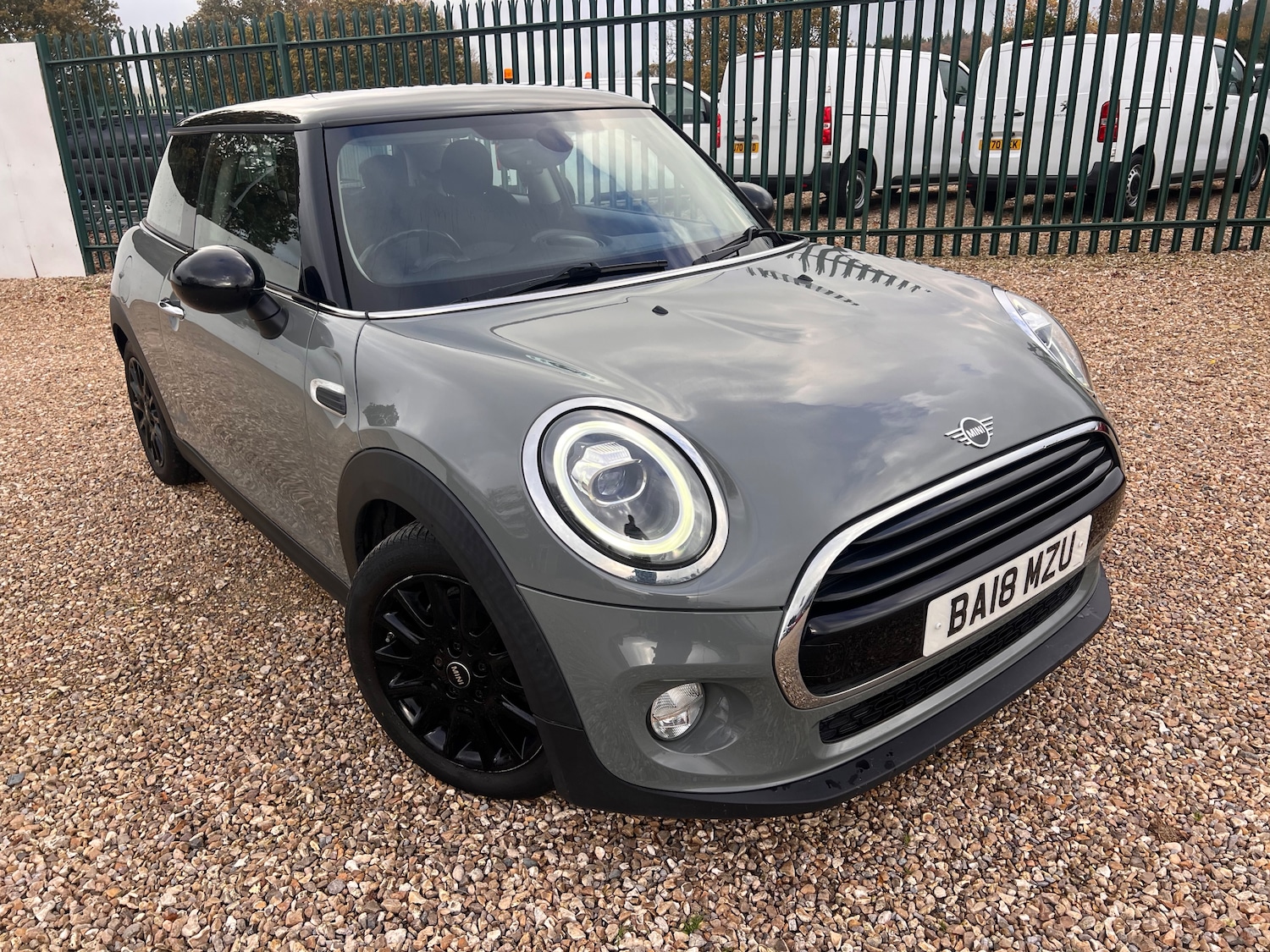 Used MINI Hatch 2018 for sale - 76429534: Photo 2