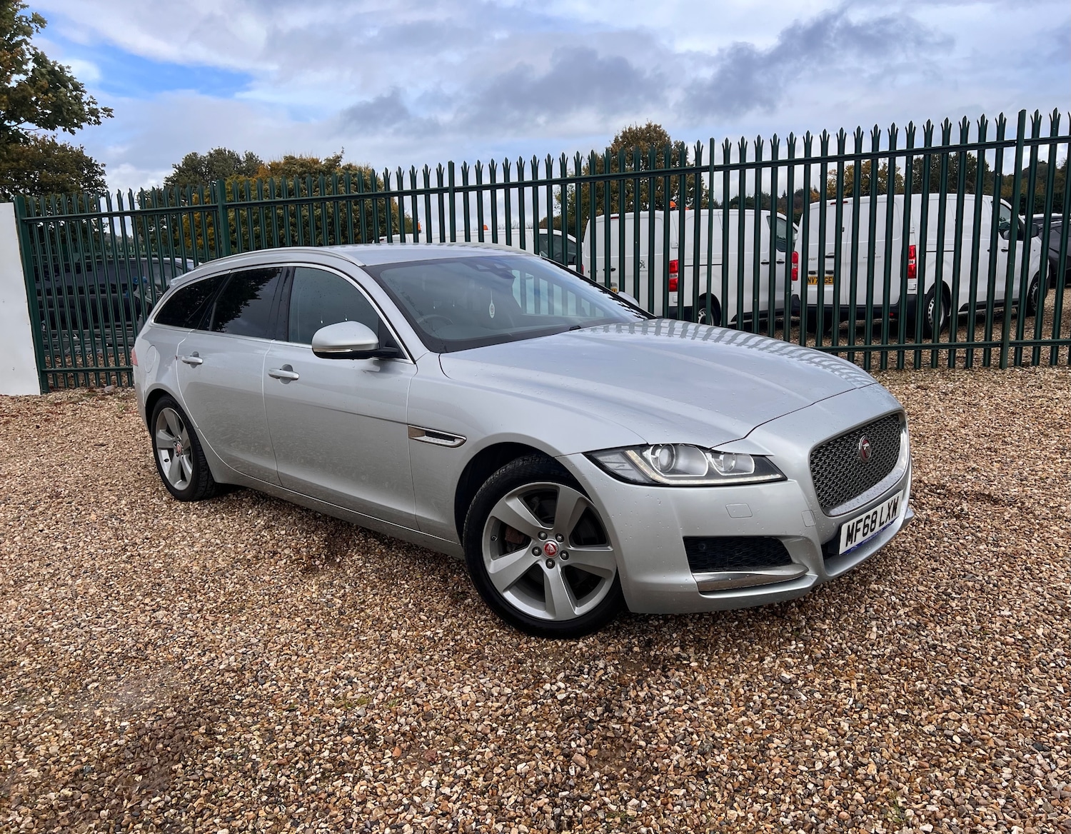 Used Jaguar XF 2018 for sale - 76404861: Photo 1