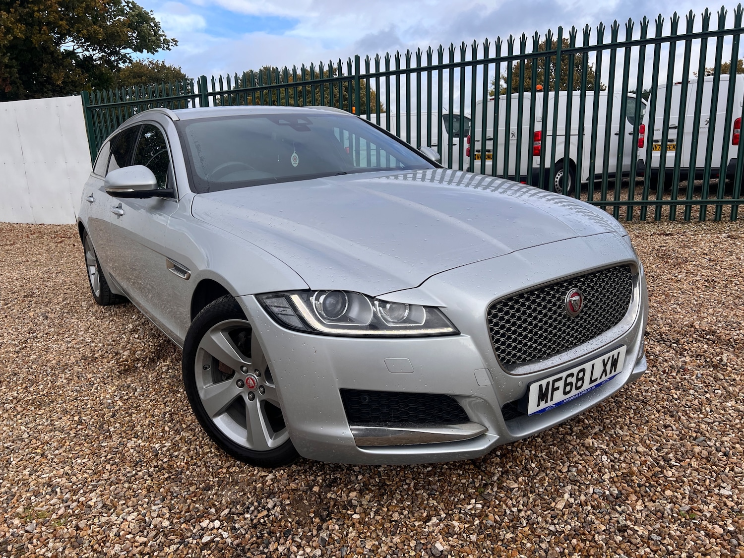 Used Jaguar XF 2018 for sale - 76404861: Photo 2