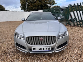 Used Jaguar XF 2018 for sale - 76404861: Photo
