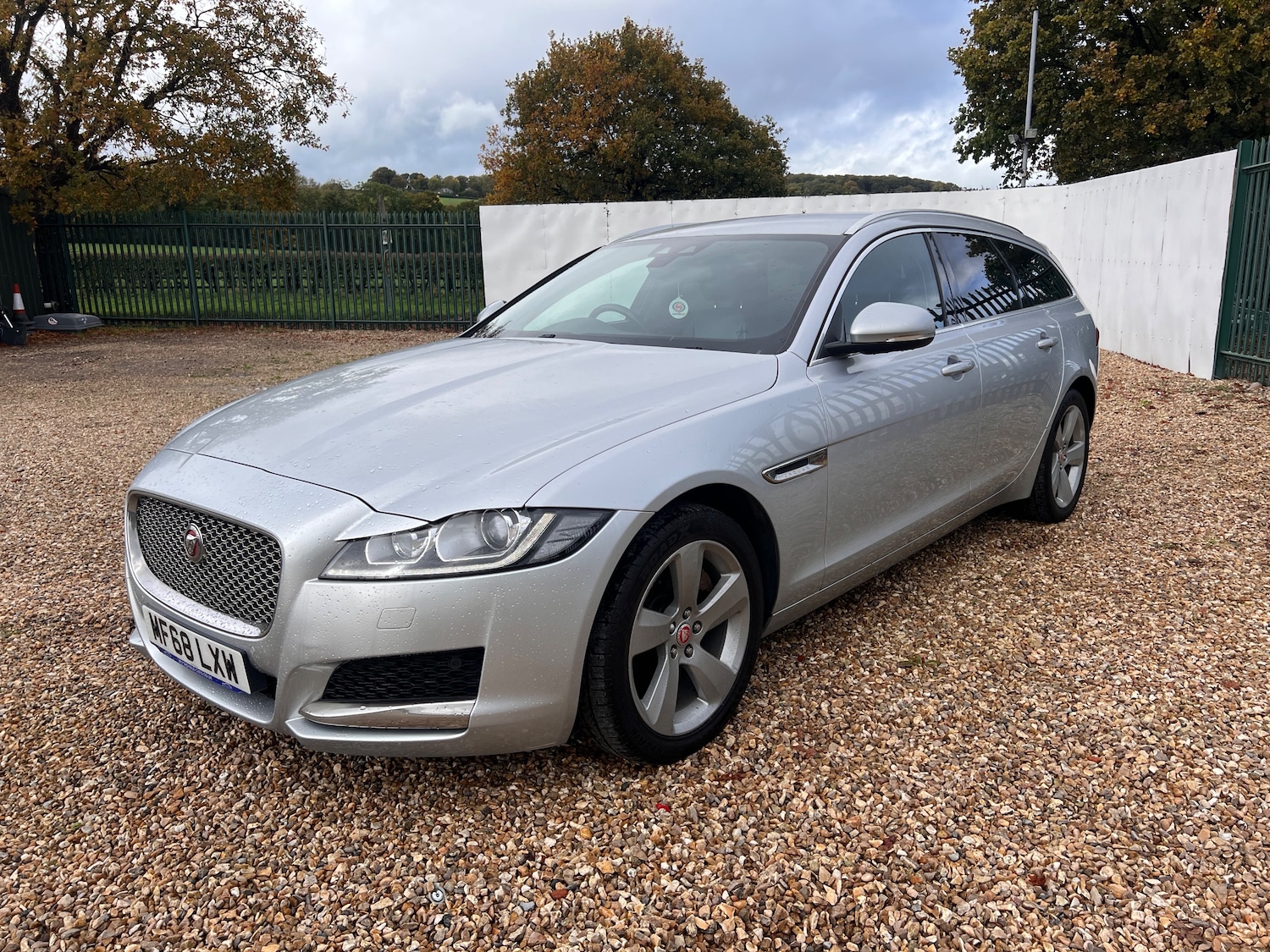 Used Jaguar XF 2018 for sale - 76404861: Photo 4