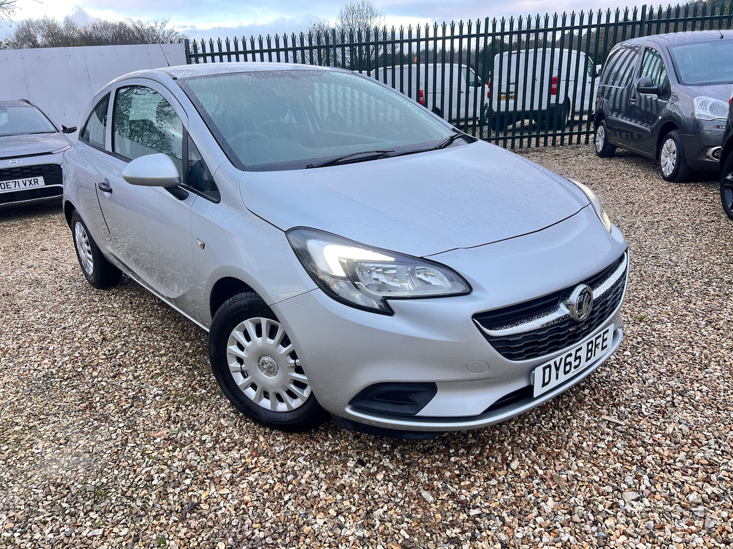 Used Vauxhall Corsa 2015 for sale - 76616890: Photo 2